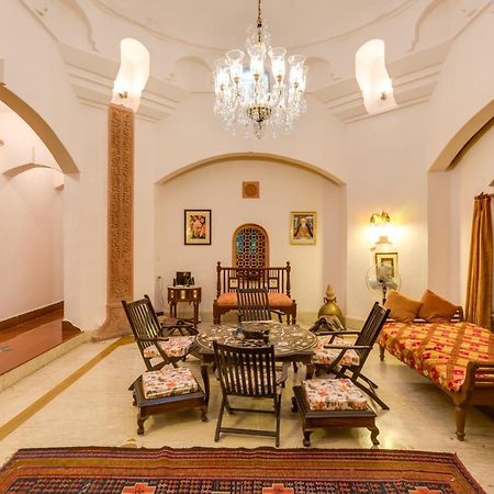 Hostie Chinar Haveli - Heritage Home With Pool, 古尔冈 外观 照片