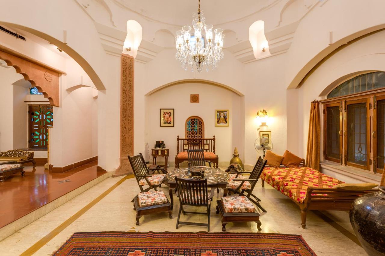 Hostie Chinar Haveli - Heritage Home With Pool, 古尔冈 外观 照片