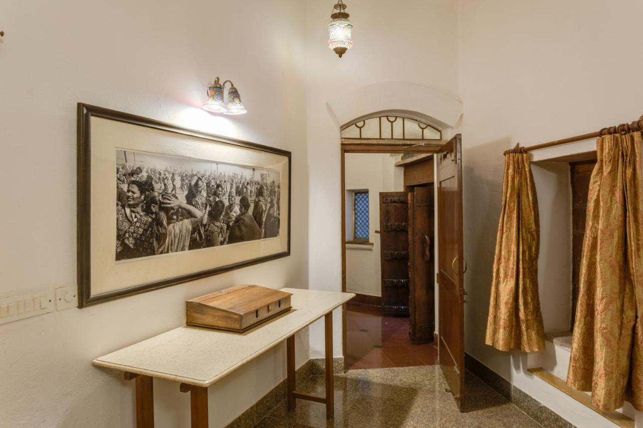 Hostie Chinar Haveli - Heritage Home With Pool, 古尔冈 外观 照片