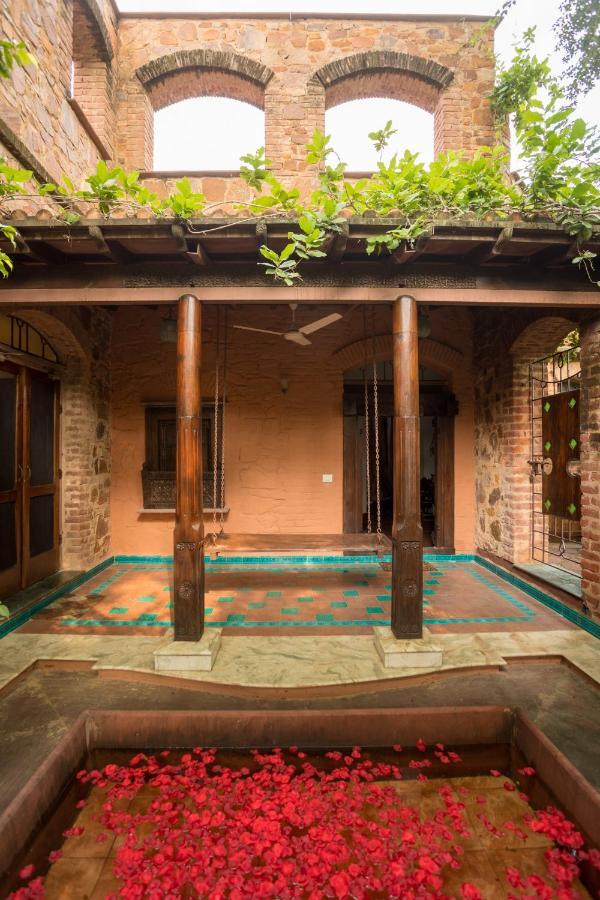 Hostie Chinar Haveli - Heritage Home With Pool, 古尔冈 外观 照片