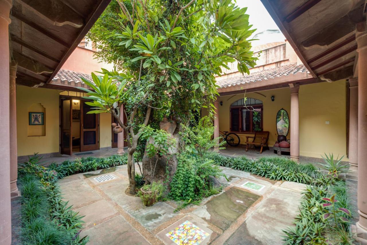 Hostie Chinar Haveli - Heritage Home With Pool, 古尔冈 外观 照片