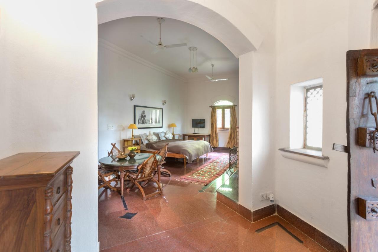 Hostie Chinar Haveli - Heritage Home With Pool, 古尔冈 外观 照片